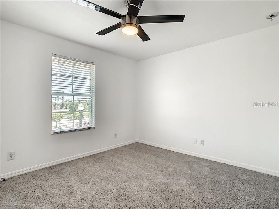 Activo con contrato: $2,600 (3 camas, 2 baños, 1587 Pies cuadrados)