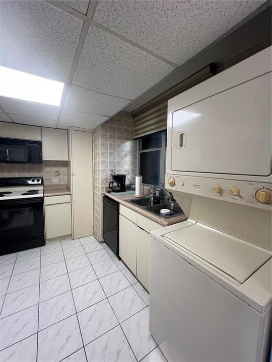 В аренду: $3,300 (3 спален, 2 ванн, 1400 Квадратных фут)