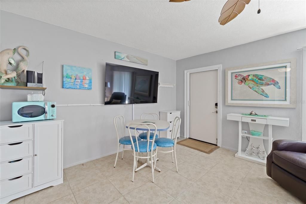 待售: $198,000 (1 贝兹, 1 浴室, 480 平方英尺)