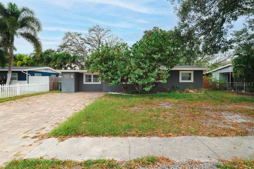 For Rent: $2,350 (4 beds, 2 baths, 1474 Square Feet)