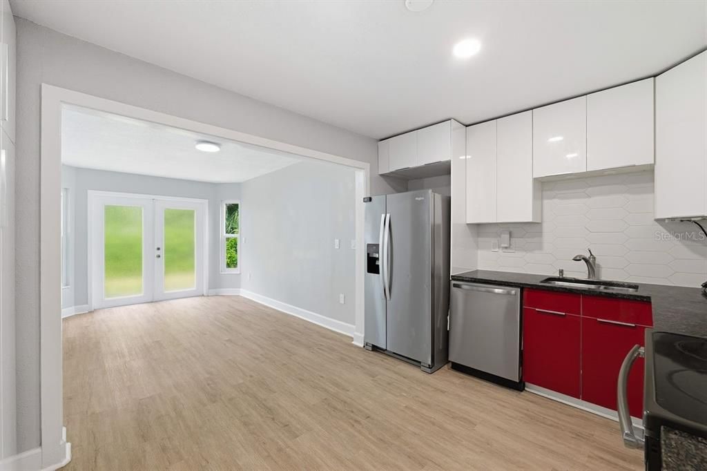 For Rent: $2,350 (4 beds, 2 baths, 1474 Square Feet)