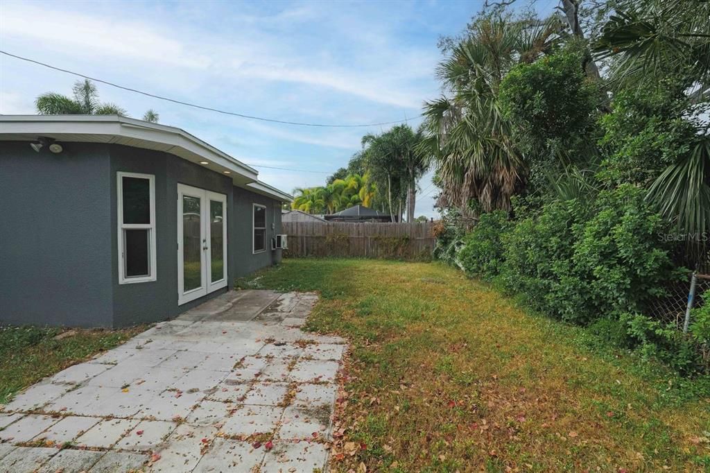 For Rent: $2,350 (4 beds, 2 baths, 1474 Square Feet)