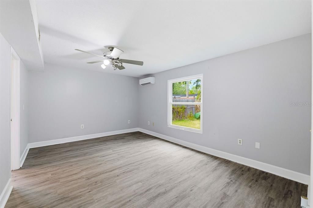 For Rent: $2,350 (4 beds, 2 baths, 1474 Square Feet)