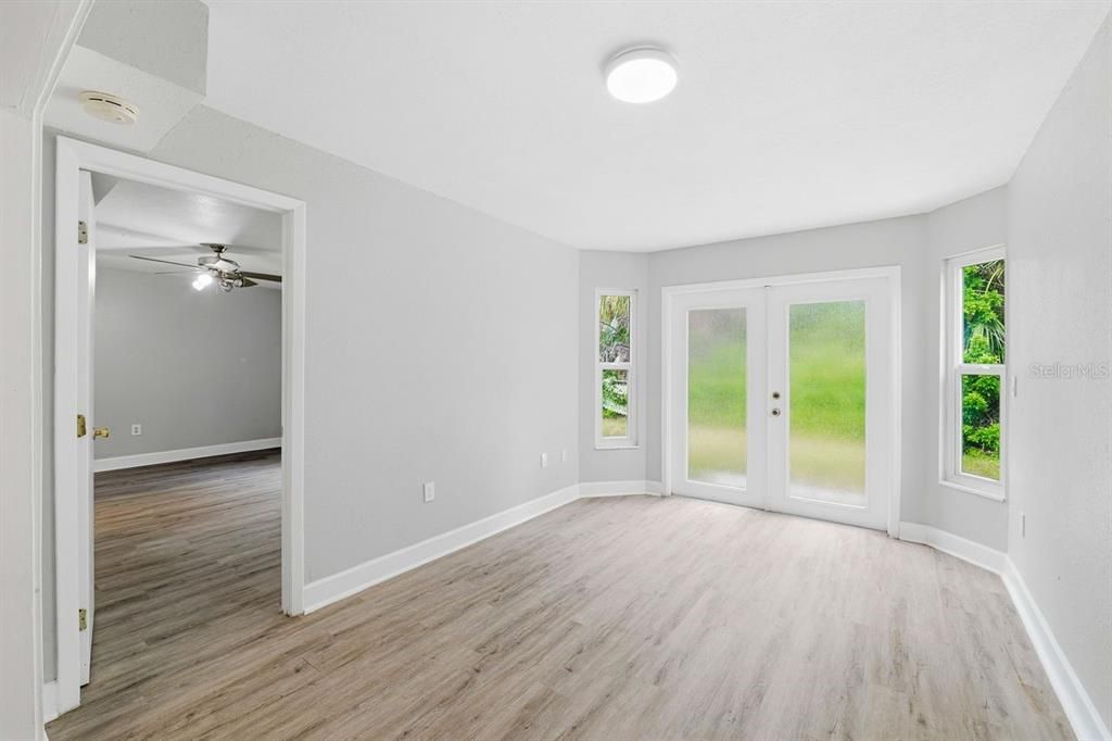 For Rent: $2,350 (4 beds, 2 baths, 1474 Square Feet)