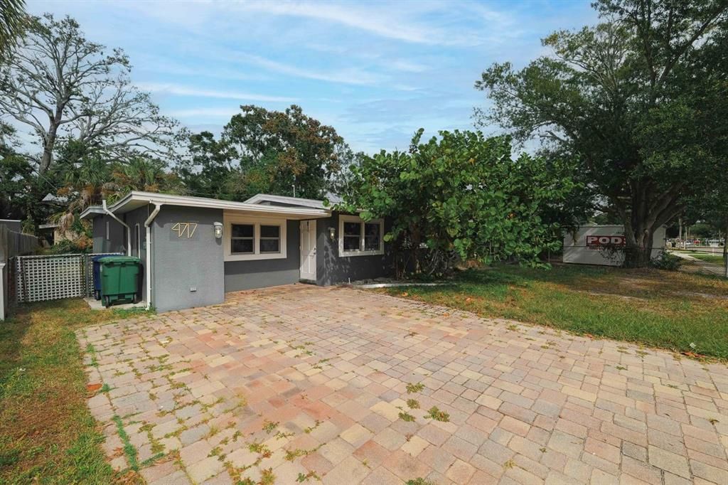 For Rent: $2,350 (4 beds, 2 baths, 1474 Square Feet)