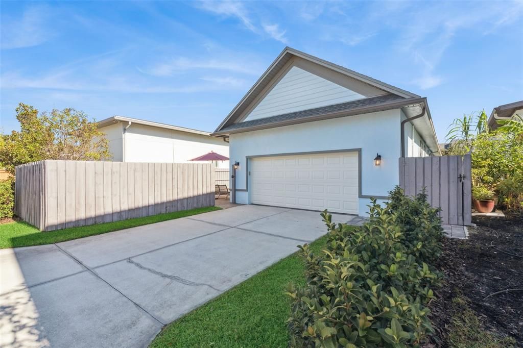 合同活跃: $650,000 (3 贝兹, 2 浴室, 1966 平方英尺)