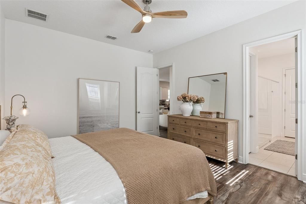 合同活跃: $650,000 (3 贝兹, 2 浴室, 1966 平方英尺)