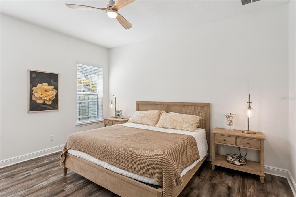 合同活跃: $650,000 (3 贝兹, 2 浴室, 1966 平方英尺)