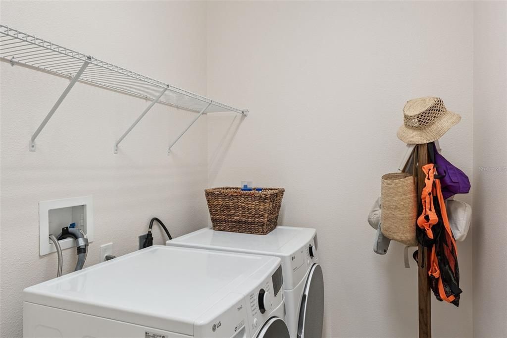 合同活跃: $650,000 (3 贝兹, 2 浴室, 1966 平方英尺)