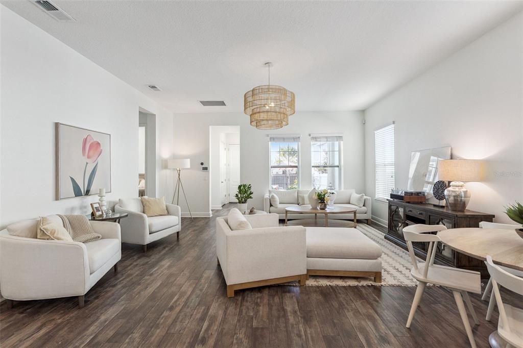 合同活跃: $650,000 (3 贝兹, 2 浴室, 1966 平方英尺)