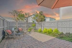 合同活跃: $650,000 (3 贝兹, 2 浴室, 1966 平方英尺)