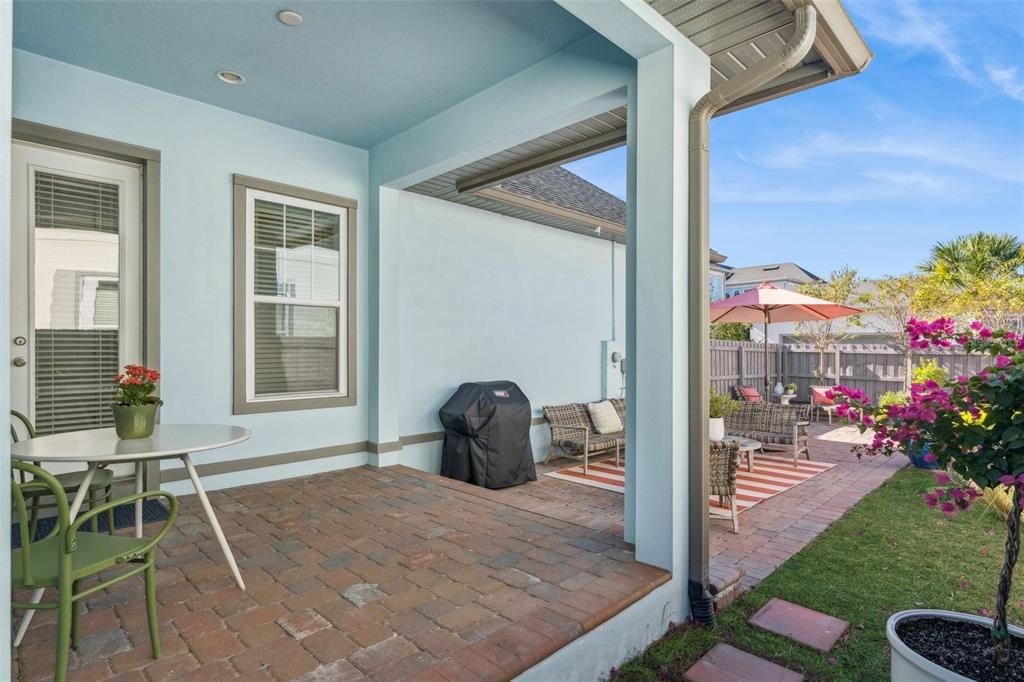 合同活跃: $650,000 (3 贝兹, 2 浴室, 1966 平方英尺)