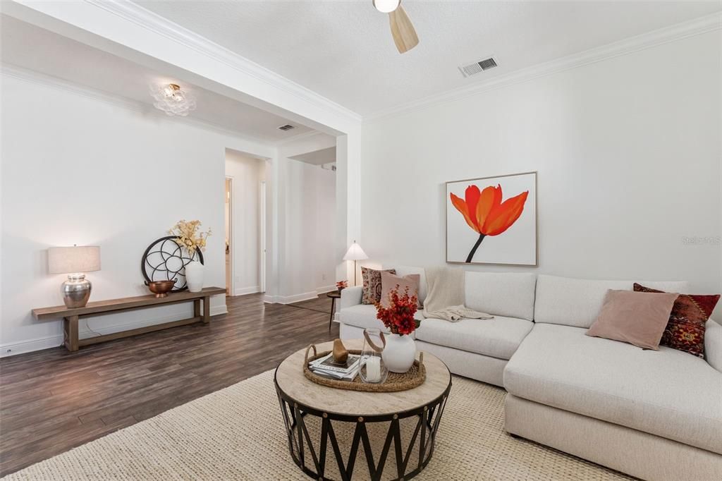 合同活跃: $650,000 (3 贝兹, 2 浴室, 1966 平方英尺)