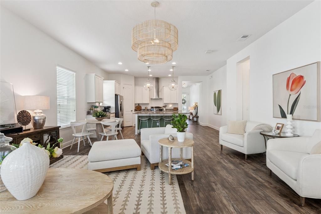 合同活跃: $650,000 (3 贝兹, 2 浴室, 1966 平方英尺)