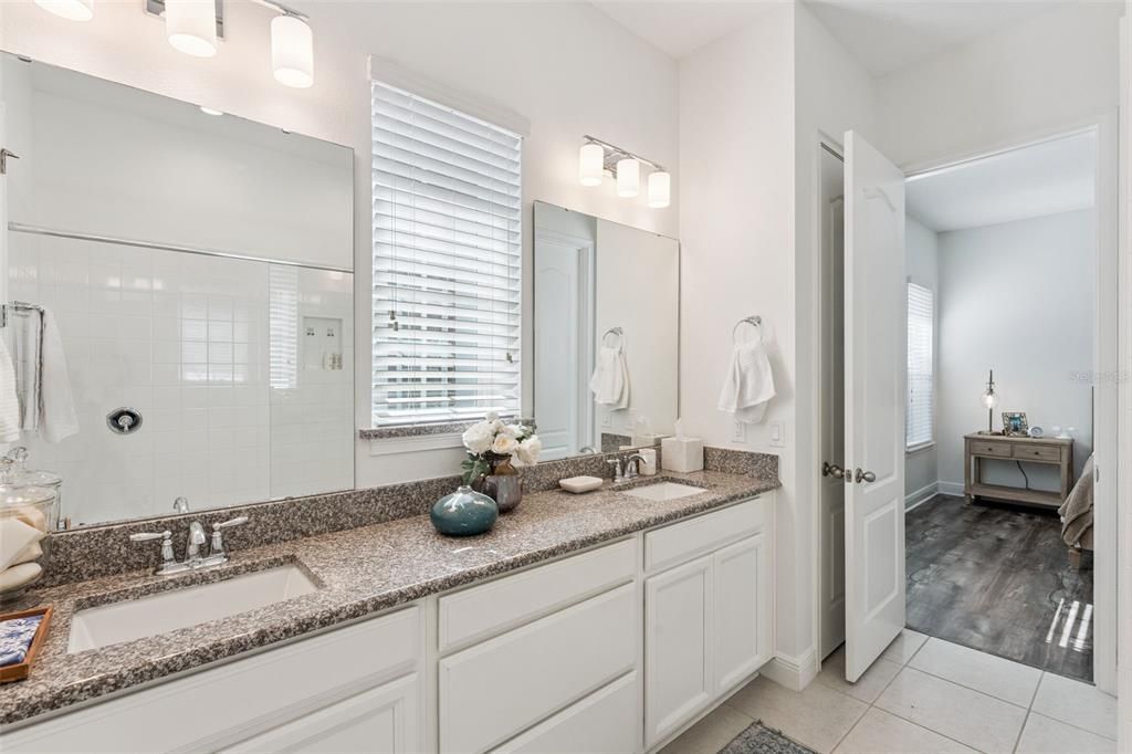 合同活跃: $650,000 (3 贝兹, 2 浴室, 1966 平方英尺)