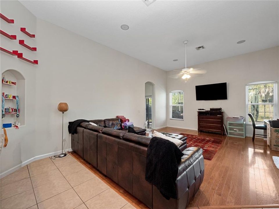 Active With Contract: $723,500 (5 beds, 3 baths, 2970 Square Feet)