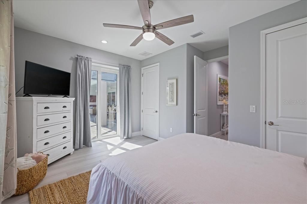 待售: $729,900 (3 贝兹, 3 浴室, 2244 平方英尺)