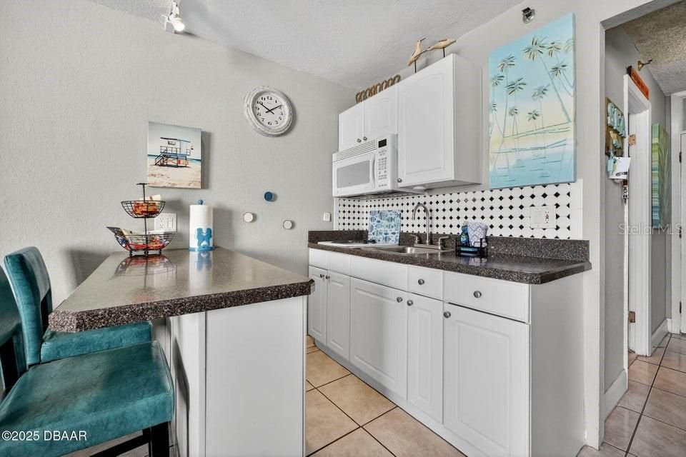 For Sale: $120,000 (0 beds, 1 baths, 530 Square Feet)