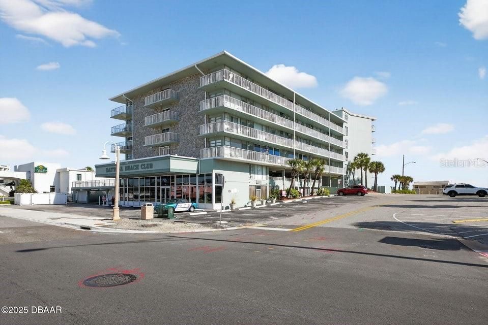 For Sale: $120,000 (0 beds, 1 baths, 530 Square Feet)