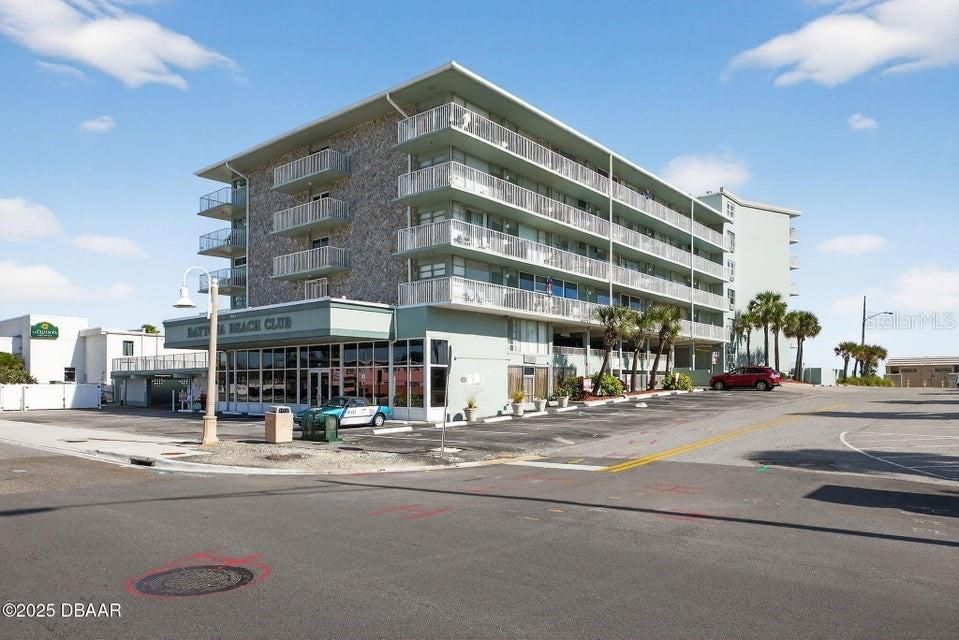 For Sale: $120,000 (0 beds, 1 baths, 530 Square Feet)