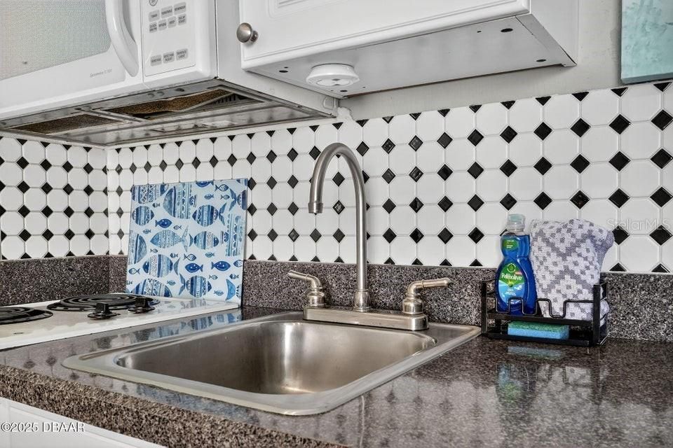 For Sale: $120,000 (0 beds, 1 baths, 530 Square Feet)