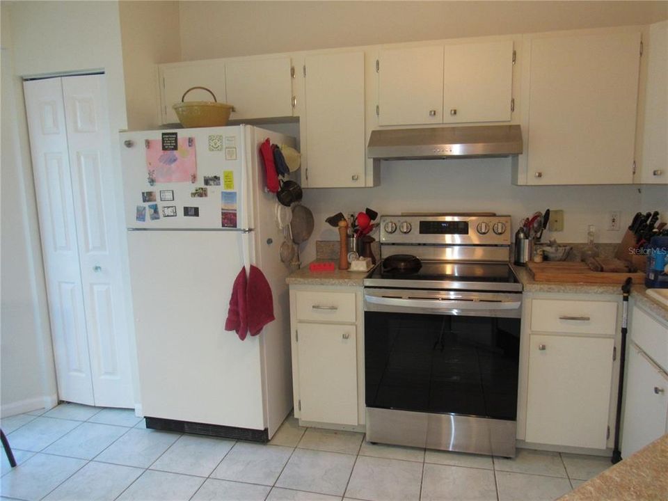 For Sale: $225,000 (2 beds, 2 baths, 1395 Square Feet)