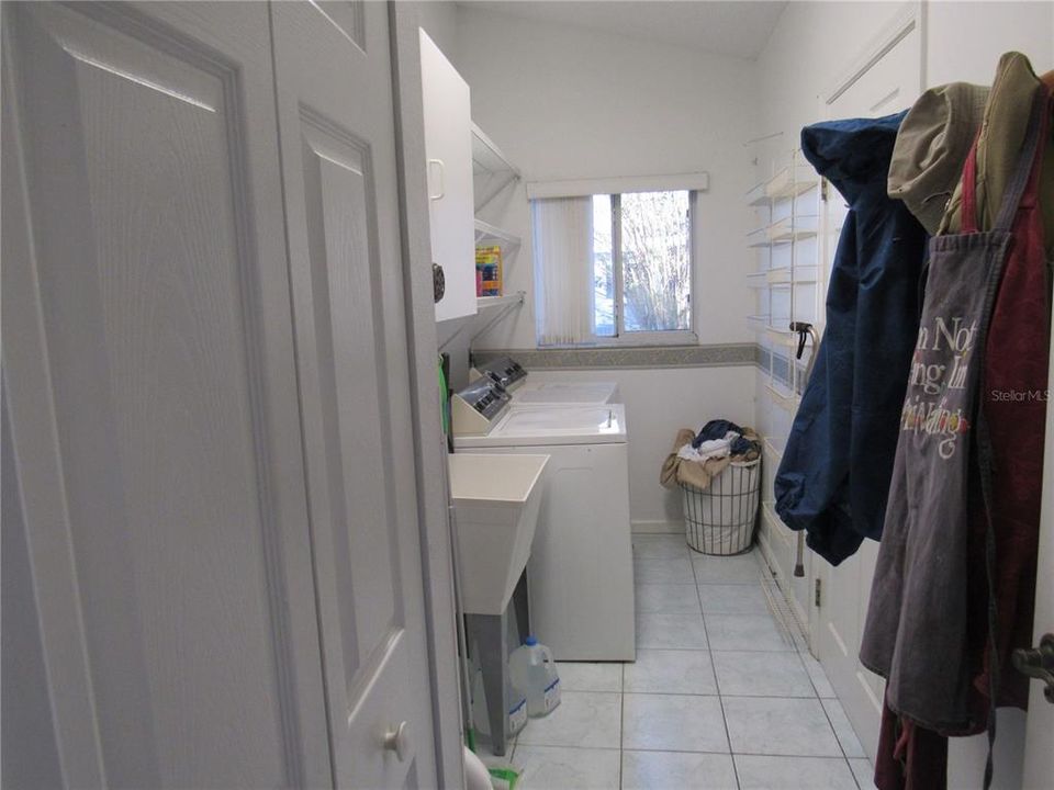 For Sale: $225,000 (2 beds, 2 baths, 1395 Square Feet)