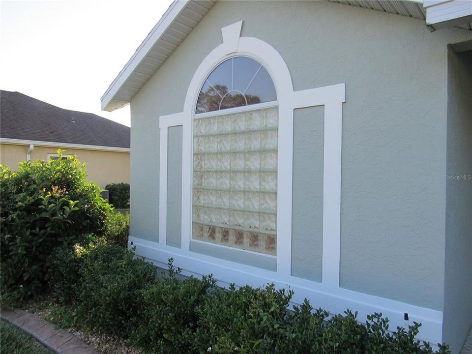 For Sale: $225,000 (2 beds, 2 baths, 1395 Square Feet)