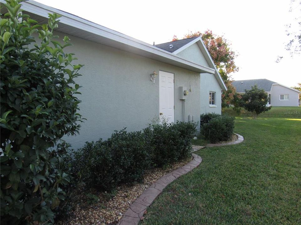 For Sale: $225,000 (2 beds, 2 baths, 1395 Square Feet)