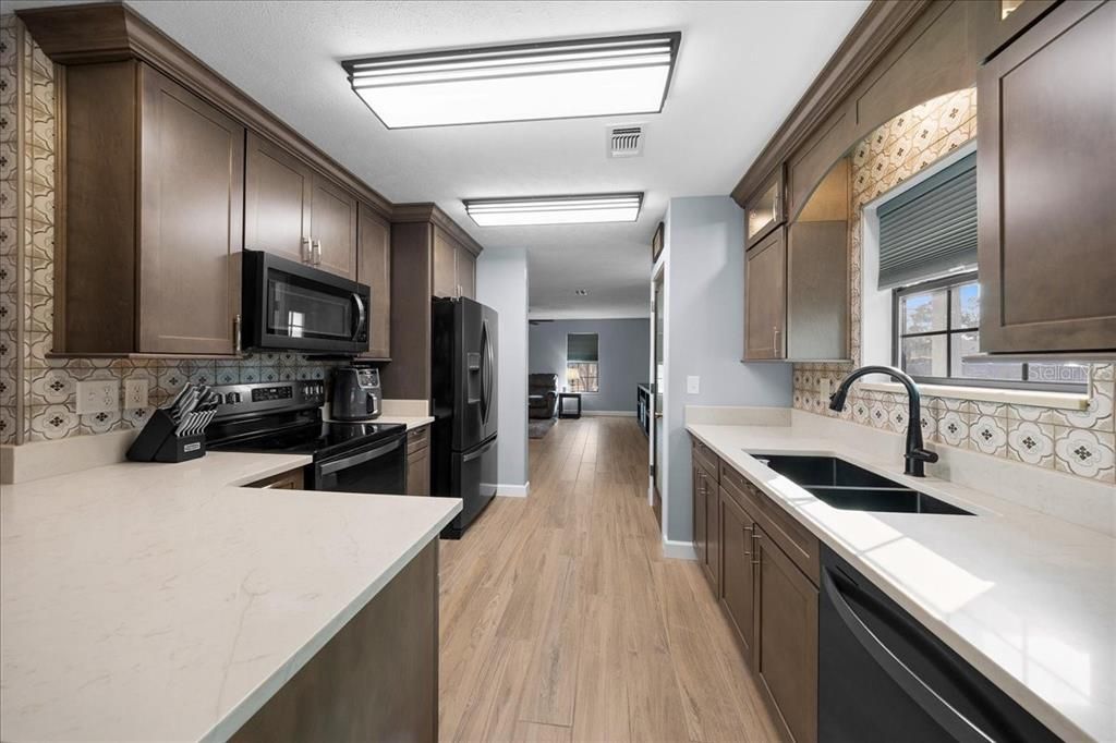 待售: $485,000 (3 贝兹, 2 浴室, 2498 平方英尺)