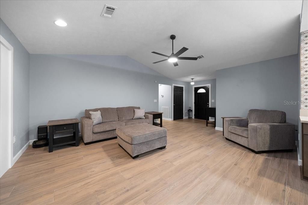 待售: $485,000 (3 贝兹, 2 浴室, 2498 平方英尺)