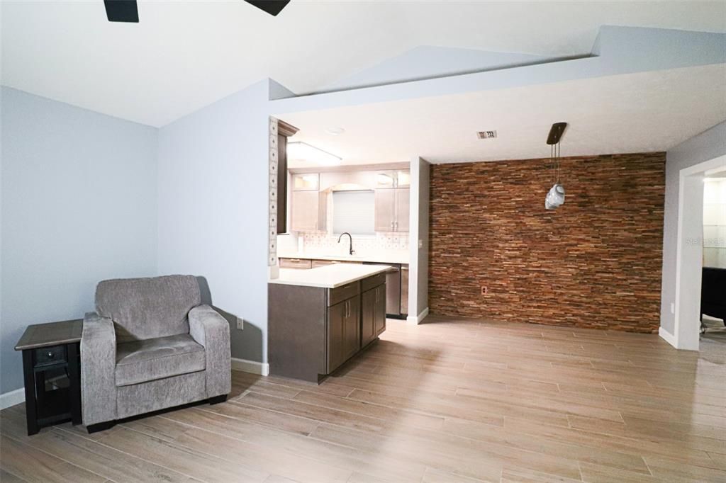 待售: $485,000 (3 贝兹, 2 浴室, 2498 平方英尺)