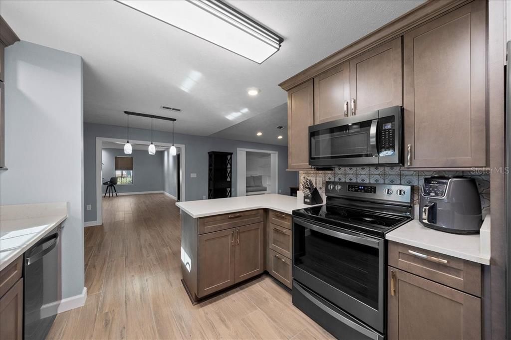 待售: $485,000 (3 贝兹, 2 浴室, 2498 平方英尺)