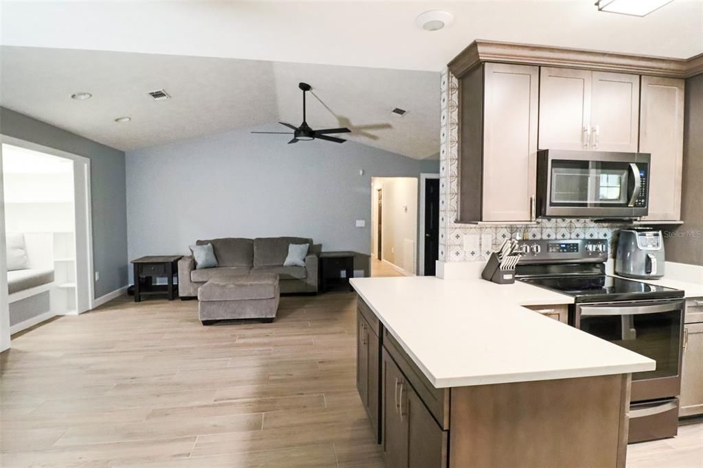 待售: $485,000 (3 贝兹, 2 浴室, 2498 平方英尺)