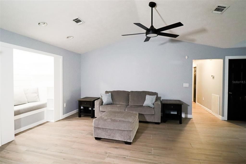 待售: $485,000 (3 贝兹, 2 浴室, 2498 平方英尺)