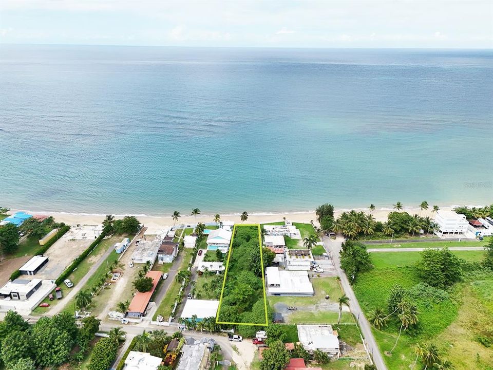 На продажу: $875,000 (0.45 acres)