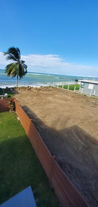 На продажу: $875,000 (0.45 acres)