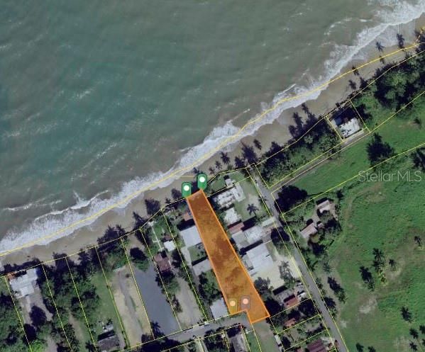 На продажу: $875,000 (0.45 acres)