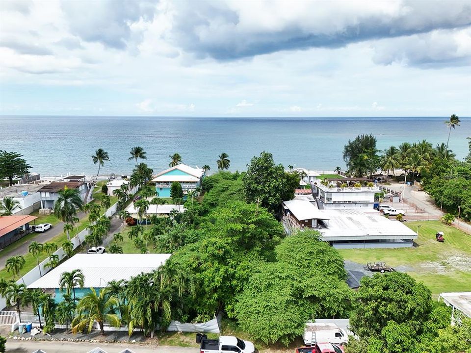 На продажу: $875,000 (0.45 acres)