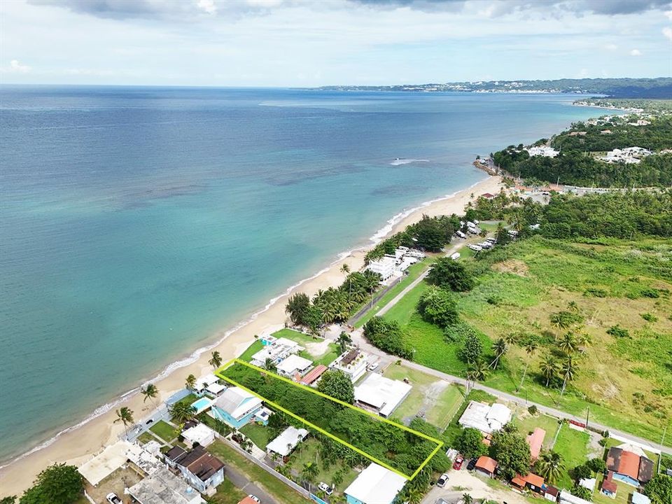 На продажу: $875,000 (0.45 acres)