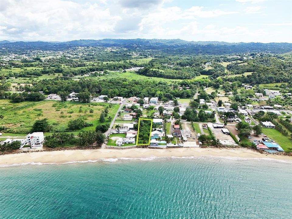 На продажу: $875,000 (0.45 acres)