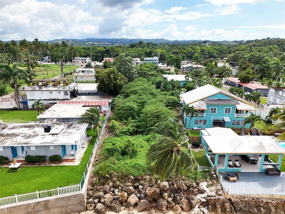 На продажу: $875,000 (0.45 acres)