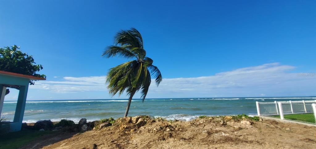 На продажу: $875,000 (0.45 acres)