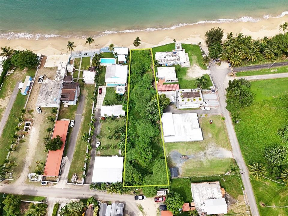 На продажу: $875,000 (0.45 acres)