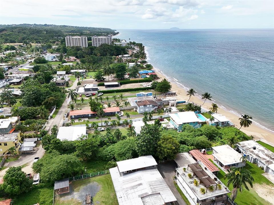 На продажу: $875,000 (0.45 acres)