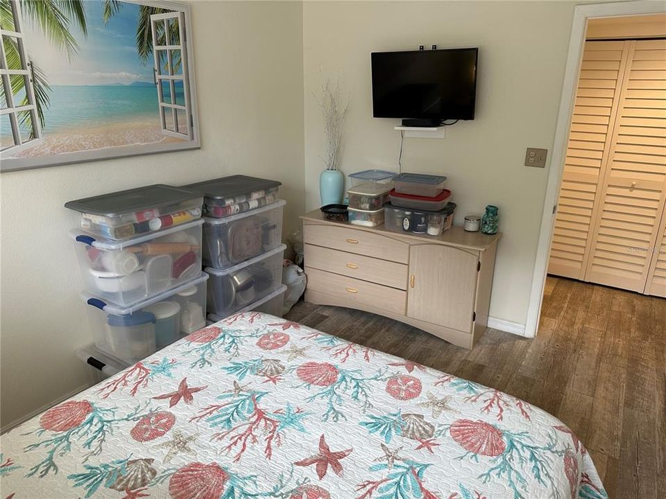 Active With Contract: $170,000 (2 beds, 2 baths, 936 Square Feet)