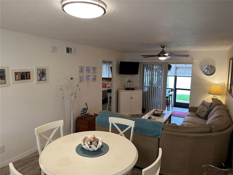 Active With Contract: $170,000 (2 beds, 2 baths, 936 Square Feet)