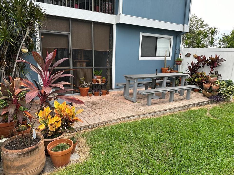 Active With Contract: $170,000 (2 beds, 2 baths, 936 Square Feet)