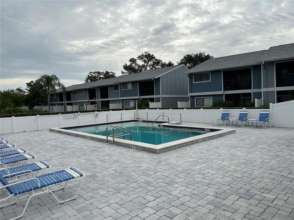 Active With Contract: $170,000 (2 beds, 2 baths, 936 Square Feet)