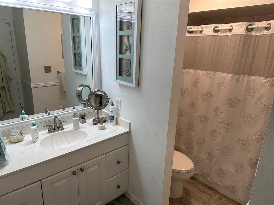 Active With Contract: $170,000 (2 beds, 2 baths, 936 Square Feet)